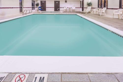 Days Inn & Suites by Wyndham Vancouver - main image