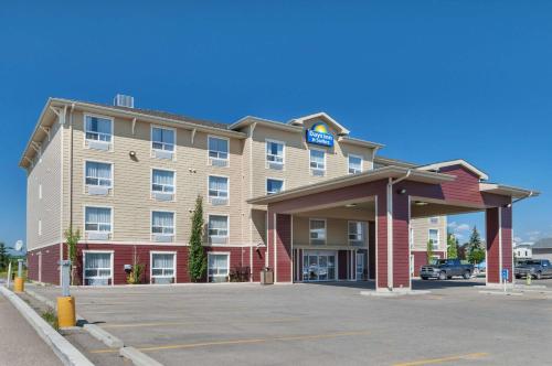 Days Inn & Suites by Wyndham Cochrane - Hotel