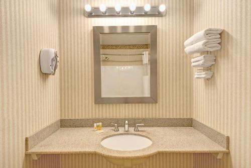 Days Inn by Wyndham Ridgefield - image 9