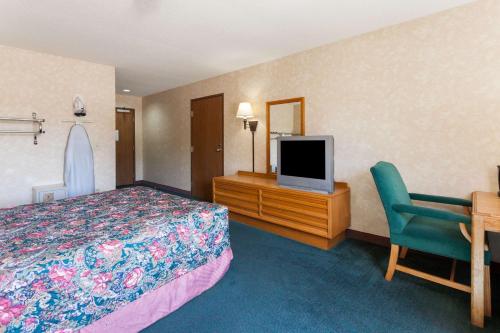 Days Inn & Suites by Wyndham Dundee - image 9