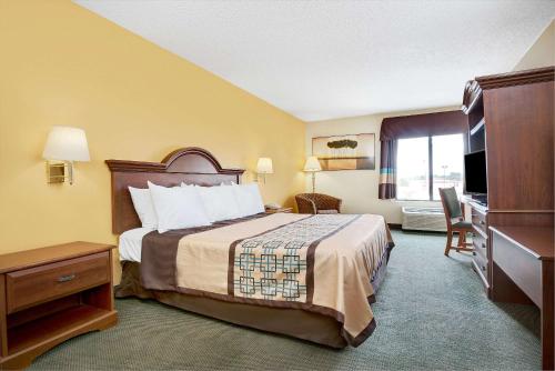 Days Inn by Wyndham Burlington East - image 8