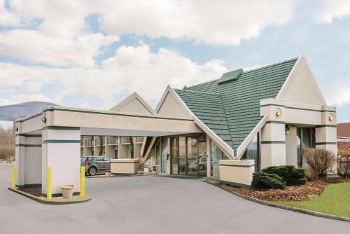 Days Inn by Wyndham Rutland/Killington Area - Hotel - Rutland