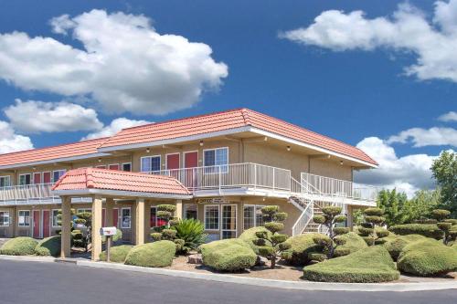 Days Inn by Wyndham Turlock - Accommodation