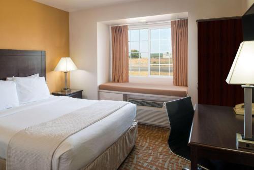 Days Inn & Suites by Wyndham Spokane Airport Airway Heights