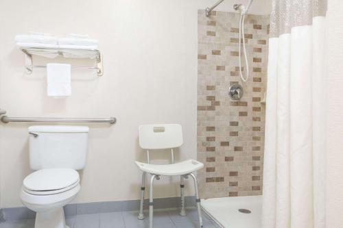 Days Inn by Wyndham Portland/Corpus Christi - image 11
