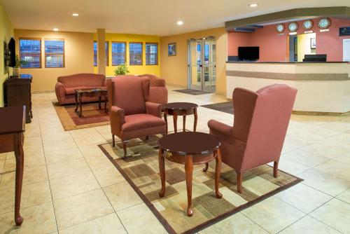 Days Inn & Suites by Wyndham Spokane Airport Airway Heights