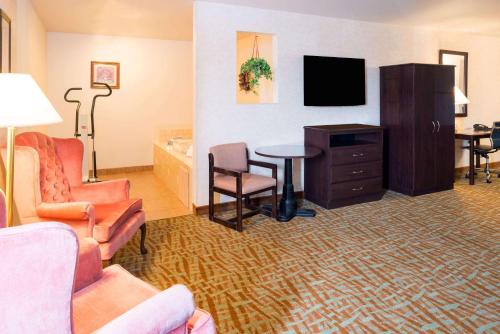 Days Inn & Suites by Wyndham Spokane Airport Airway Heights - image 6