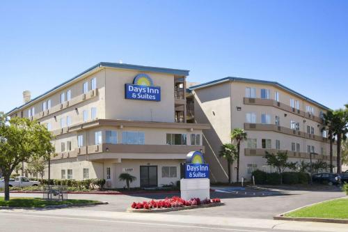 Facilities, Days Inn & Suites by Wyndham Rancho Cordova in Rancho Cordova (CA)