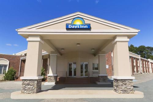 Days Inn & Conference Center by Wyndham Bridgewater