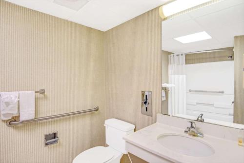 Days Inn by Wyndham Louisburg - image 11