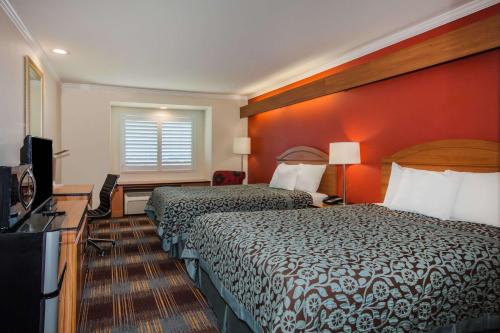 Days Inn & Suites by Wyndham Antioch