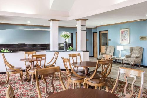 Days Inn By Wyndham Selma Photo 2