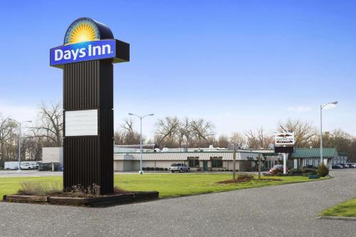 Days Inn by Wyndham Rock Falls