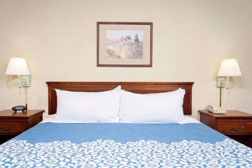 Days Inn by Wyndham West Liberty - image 6