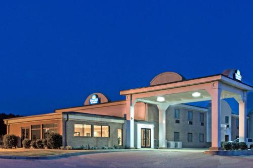 Days Inn & Suites by Wyndham Wynne