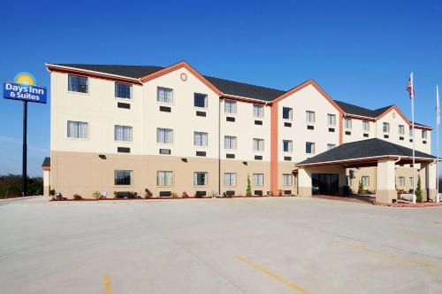 Days Inn & Suites by Wyndham McAlester