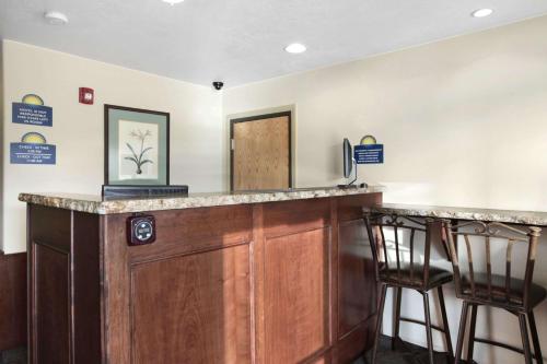 Days Inn by Wyndham Beaver - image 7