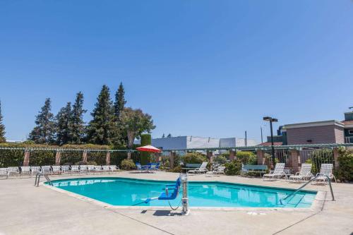 Days Inn & Suites by Wyndham Sunnyvale