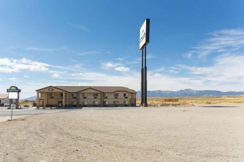 Days Inn by Wyndham Beaver - image 8