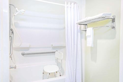 Days Inn by Wyndham Kingsland GA in Kingsland, USA