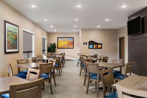 Days Inn & Suites by Wyndham Yorkton