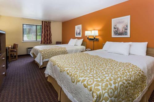 Days Inn by Wyndham Stoughton WI. - image 4