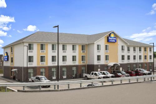 . Days Inn & Suites by Wyndham Belmont