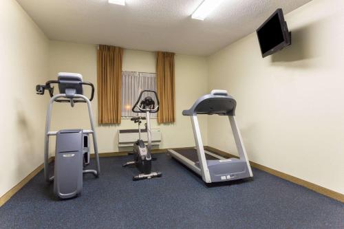 Days Inn by Wyndham Colorado Springs Airport - image 5