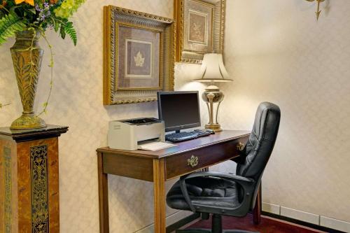 Days Inn & Suites by Wyndham Hickory - image 12