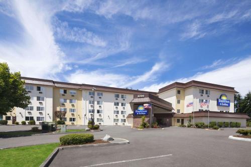 . Days Inn by Wyndham Lacey Olympia Area