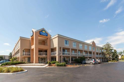 Days Inn & Suites by Wyndham Warren