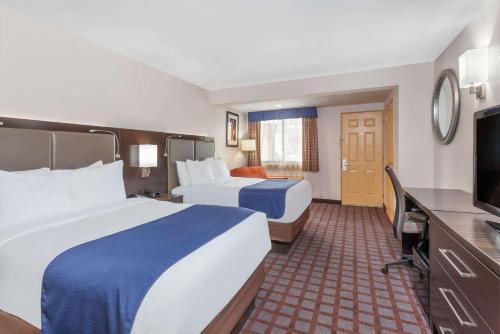 Days Inn by Wyndham Woodbury Long Island