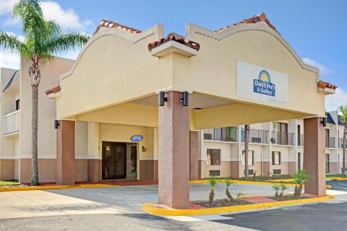 Days Inn & Suites by Wyndham Tampa near Ybor City