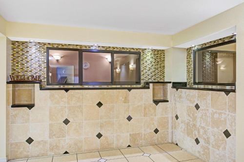 Days Inn & Suites by Wyndham Tampa - Ybor City in Tampa, USA