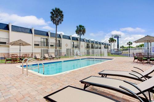 Days Inn & Suites by Wyndham Tampa - Ybor City