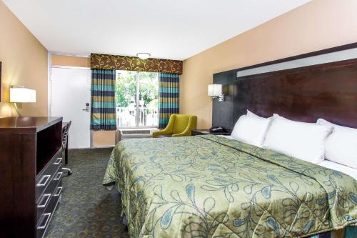 Days Inn by Wyndham Fort Lauderdale Airport Cruise Port