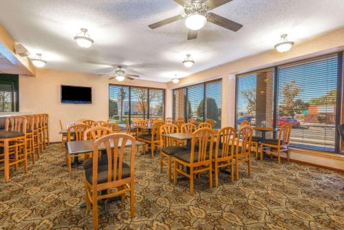Days Inn & Suites by Wyndham Albuquerque North - image 3