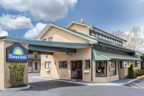 . Days Inn by Wyndham Woodbury Long Island