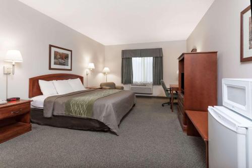 Days Inn by Wyndham Pentwater in Pentwater, USA