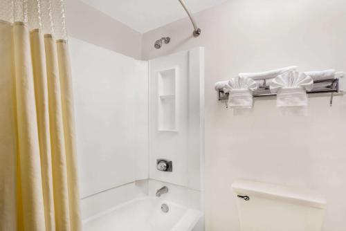 Days Inn by Wyndham Indianapolis/Castleton – Indianapolis, IN
