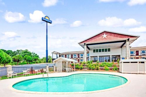 Days Inn by Wyndham Boerne