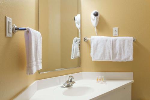 Days Inn by Wyndham Vernal - image 3