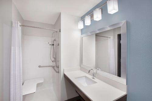 Woodspring Suites West Monroe - 샤워실