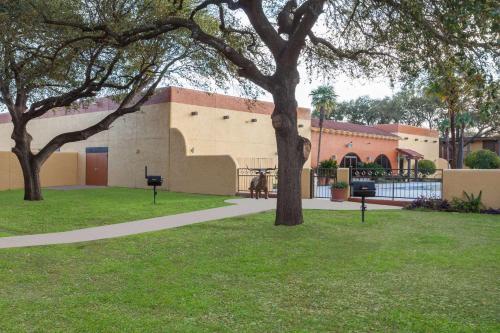. Days Inn by Wyndham Uvalde