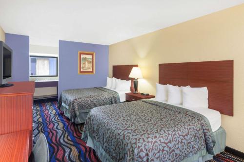 Days Inn by Wyndham Uvalde - main image