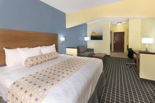 Photo - Days Inn & Suites by Wyndham Union City