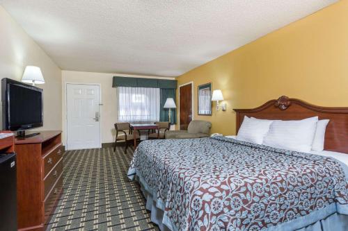 Days Inn & Suites by Wyndham Warner Robins Near Robins AFB - image 10