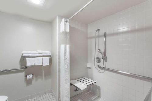 Queen Room with Two Queen Beds and Roll-In Shower - First Floor - Mobility Accessible/Non-Smoking