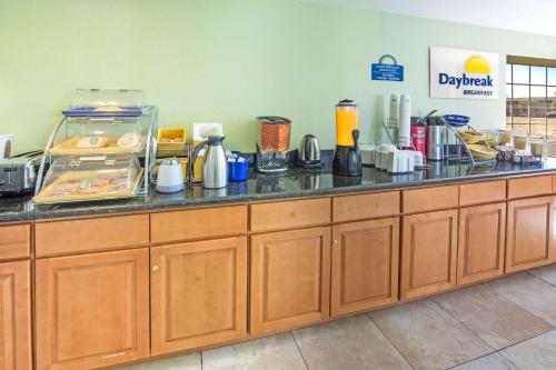 Days Inn by Wyndham Oroville - image 3