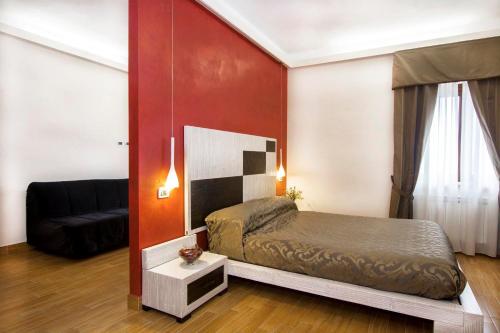 1 queen bed, 1 sofa bed